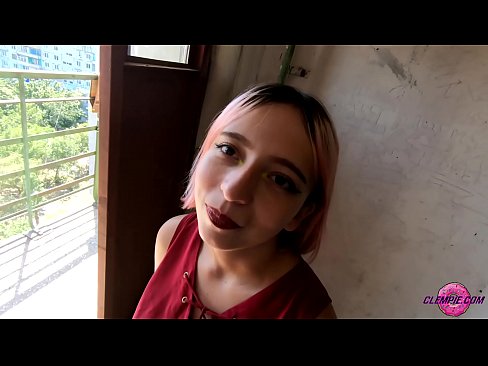 ❤️ Študentka zmyselne fajčí cudzinca vo vnútrozemí - strieka mu na tvár ❤❌ Porno na nás ️❤